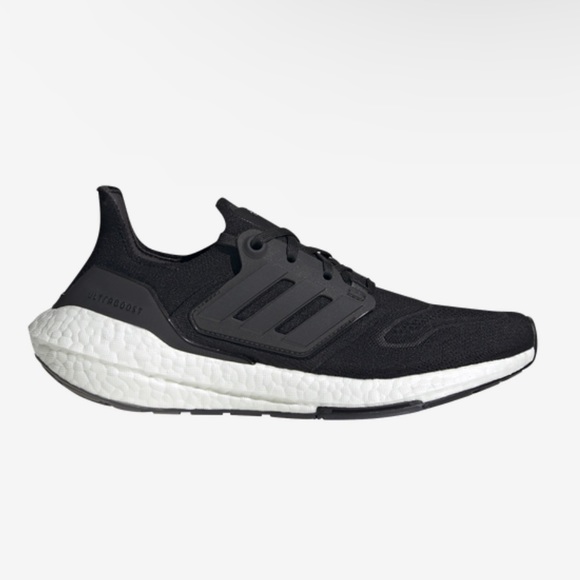 ✨ADIDAS BLACK AND WHITE ULTRABOOST 22✨ - Picture 1 of 3